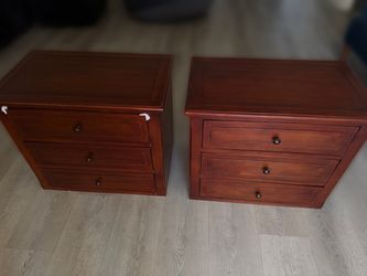 Set of 2 Nightstands