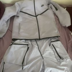 Nike Tech Outfit With Shorts 