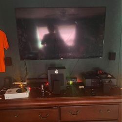 4k 50 inch ROKU tv 