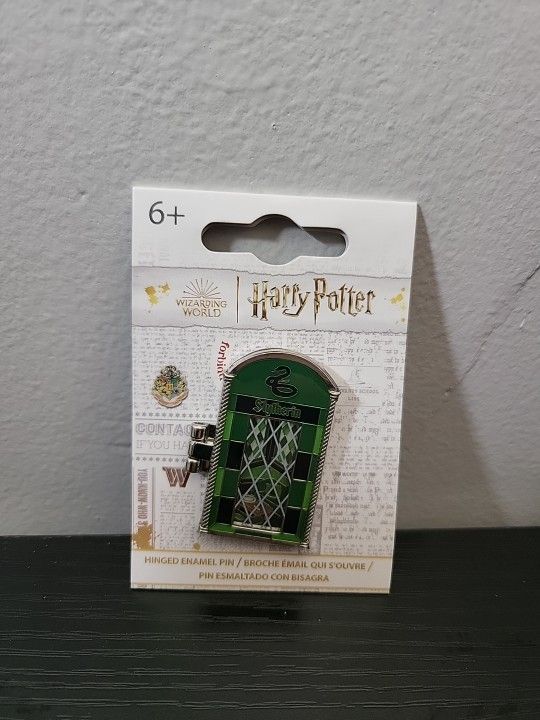 NWT Loungefly Harry Potter Slytherin Window Hinge Enamel Pin