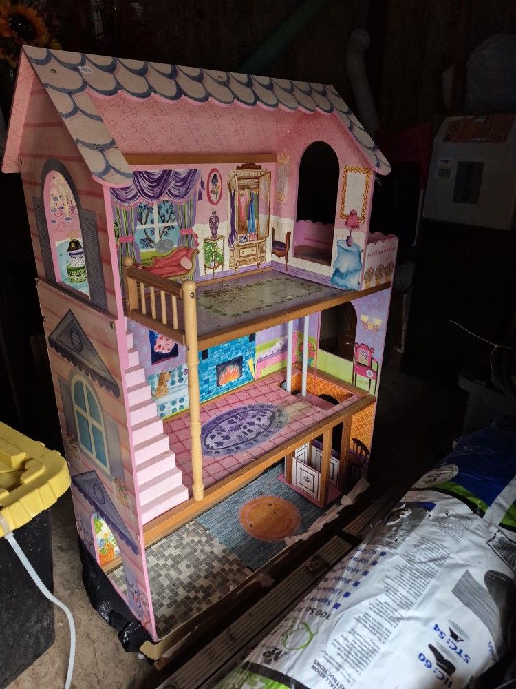 FREE - Barbie House