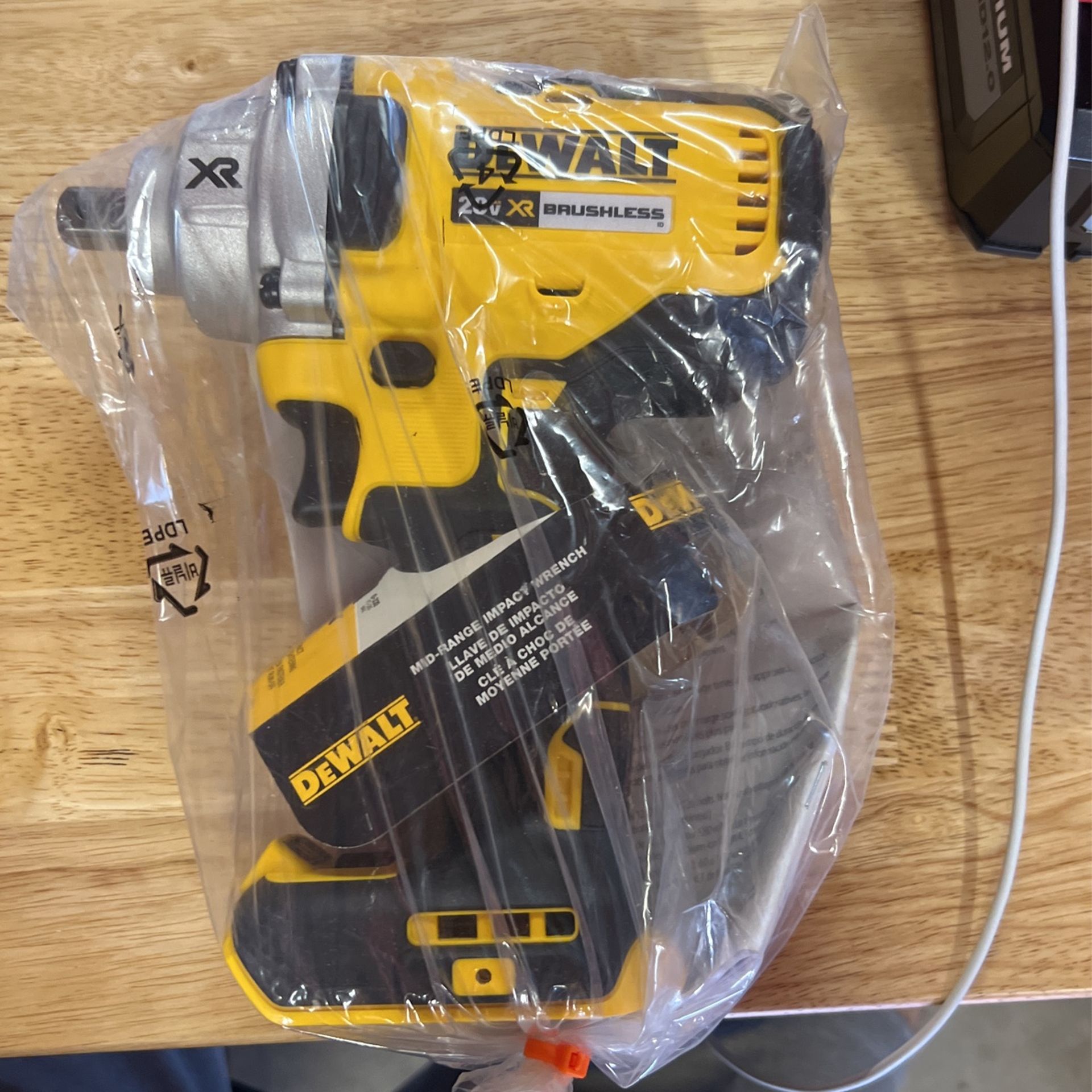 Dewalt 20 V Half-Inch Mid Torque Impact With Detent Pin, Tool Only 