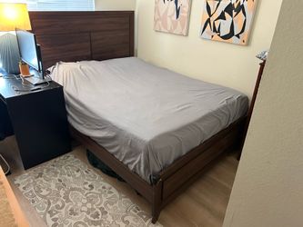 Full size bed