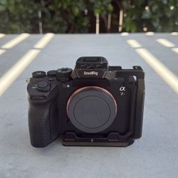 Sony A7RV W/ Small rig Cage