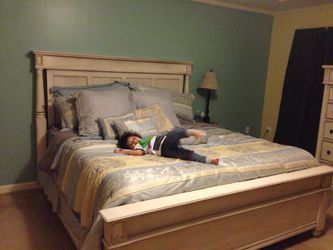 Amish made King Bedroom Suite