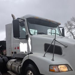 2007 Volvo VNM 64T200