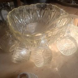 Vintage Punch Bowl With Glasses 