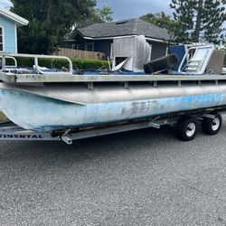 20 foot sun cruiser pontoon boat 50 horse Johnson today only 1995