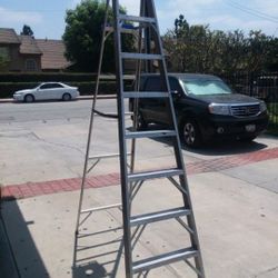 WERNER 8' ALUMINUM LADDER 300lb. CAPACITY