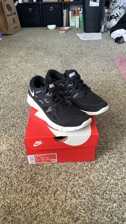 Brand new Womens size 9 Free Run 2
