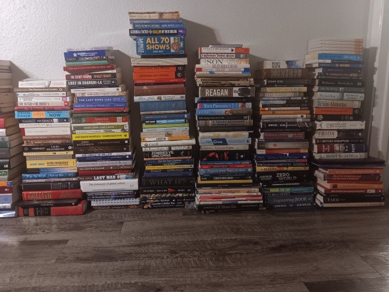 400-Book Collection Bundle for $80– Great for Resellers & Avid Readers! Moving Sale in Houston, TX