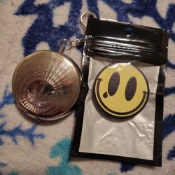 Mini ashtray and popsocket for phone.
