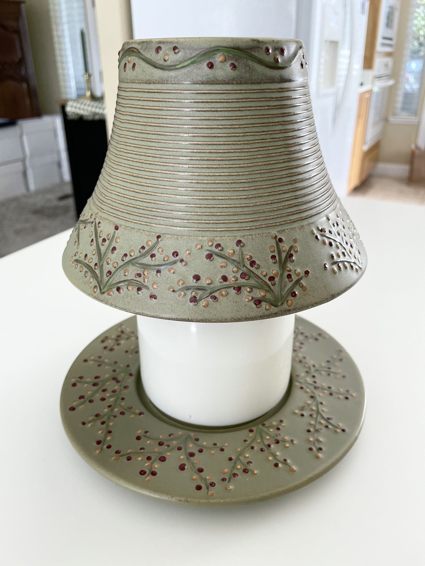 Yankee Candle Shade and Plate Stone Berry Large Jar. Candle Is NOT Included