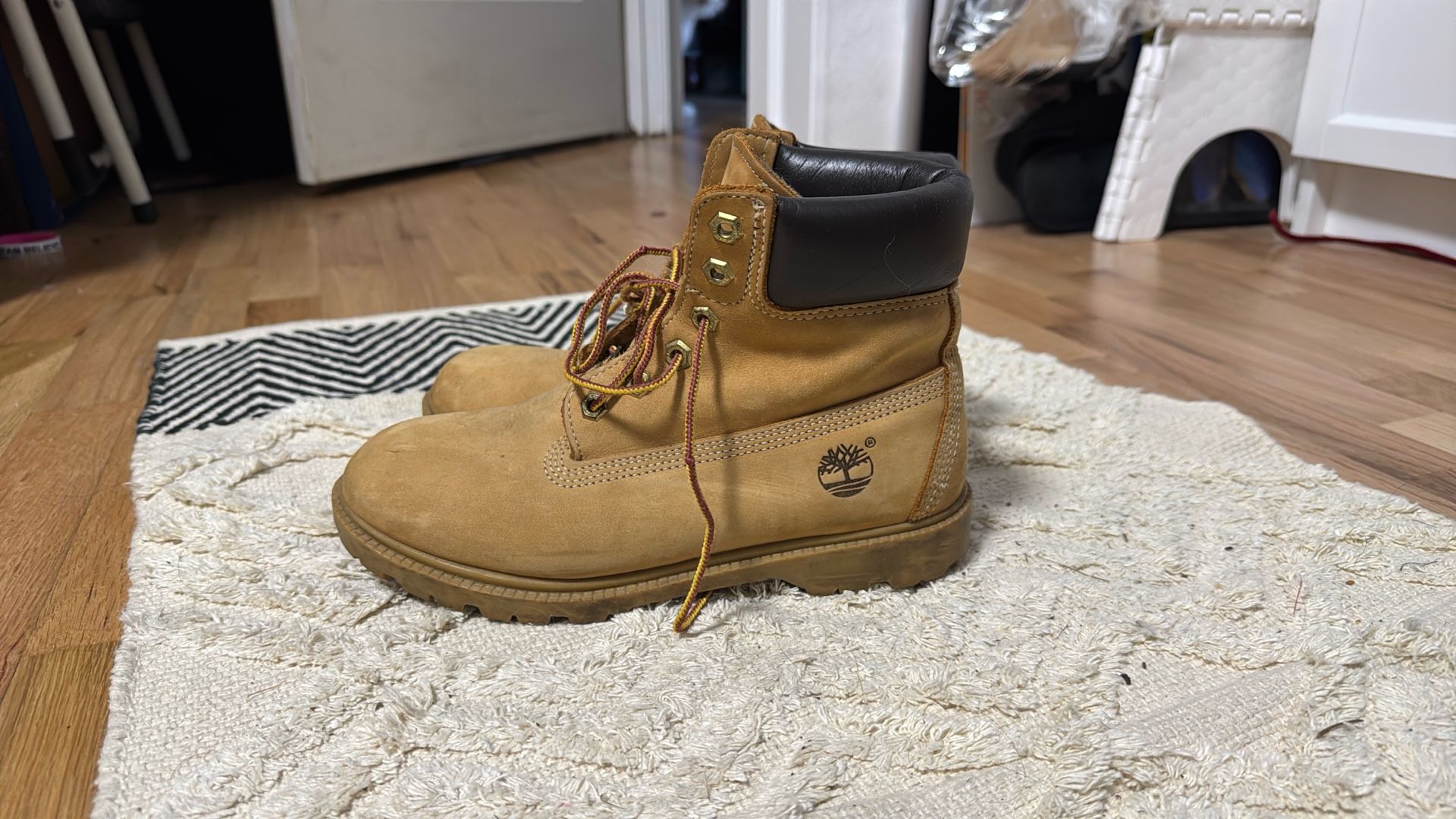 Size Men’s 8,5 Timberlands