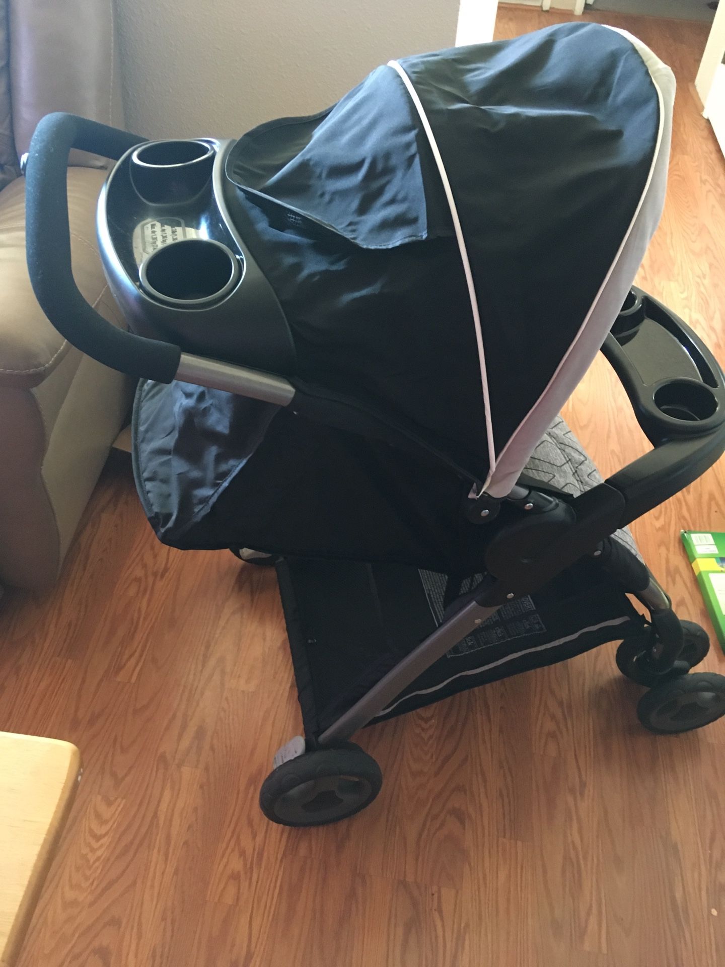 Graco click connect stroller/car seat&base only used once, no rips Tares stains basically brand new! Car seat comes with base! “OR BEST OFFER”