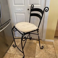 (2) IRON Kitchen BAR STOOLS -BLACK