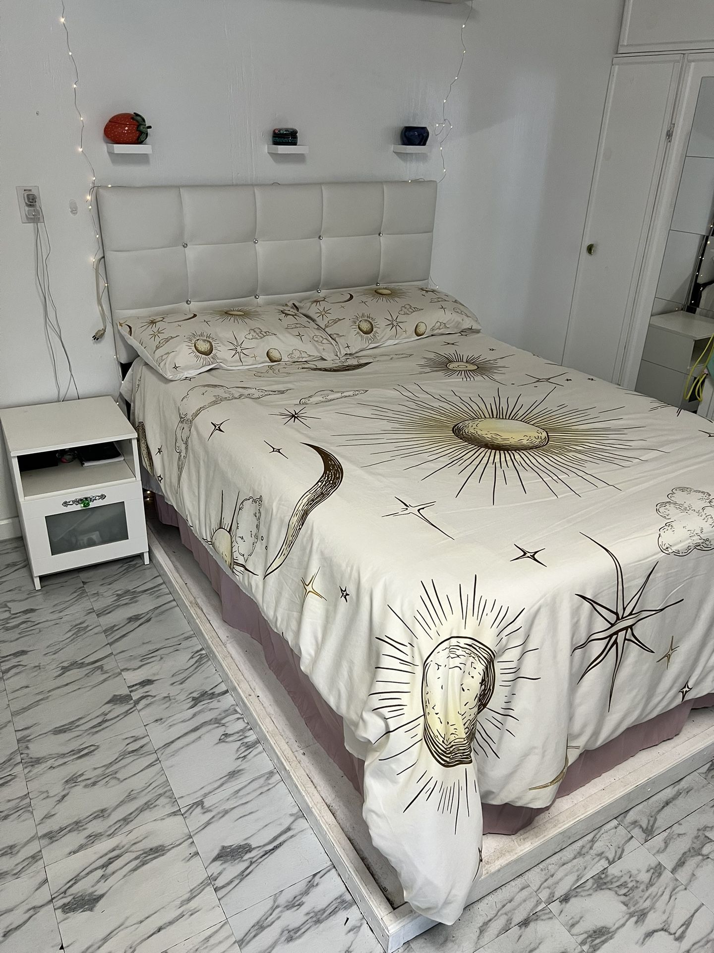 Full size White Bedroom Set