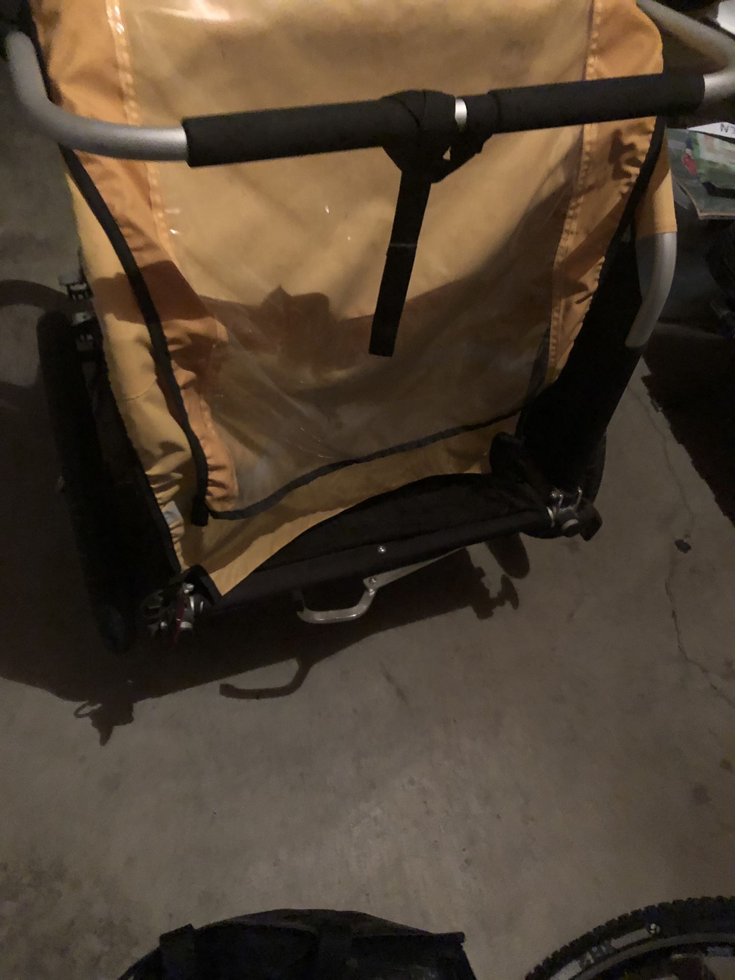 Burley Honey Bee bike trailer