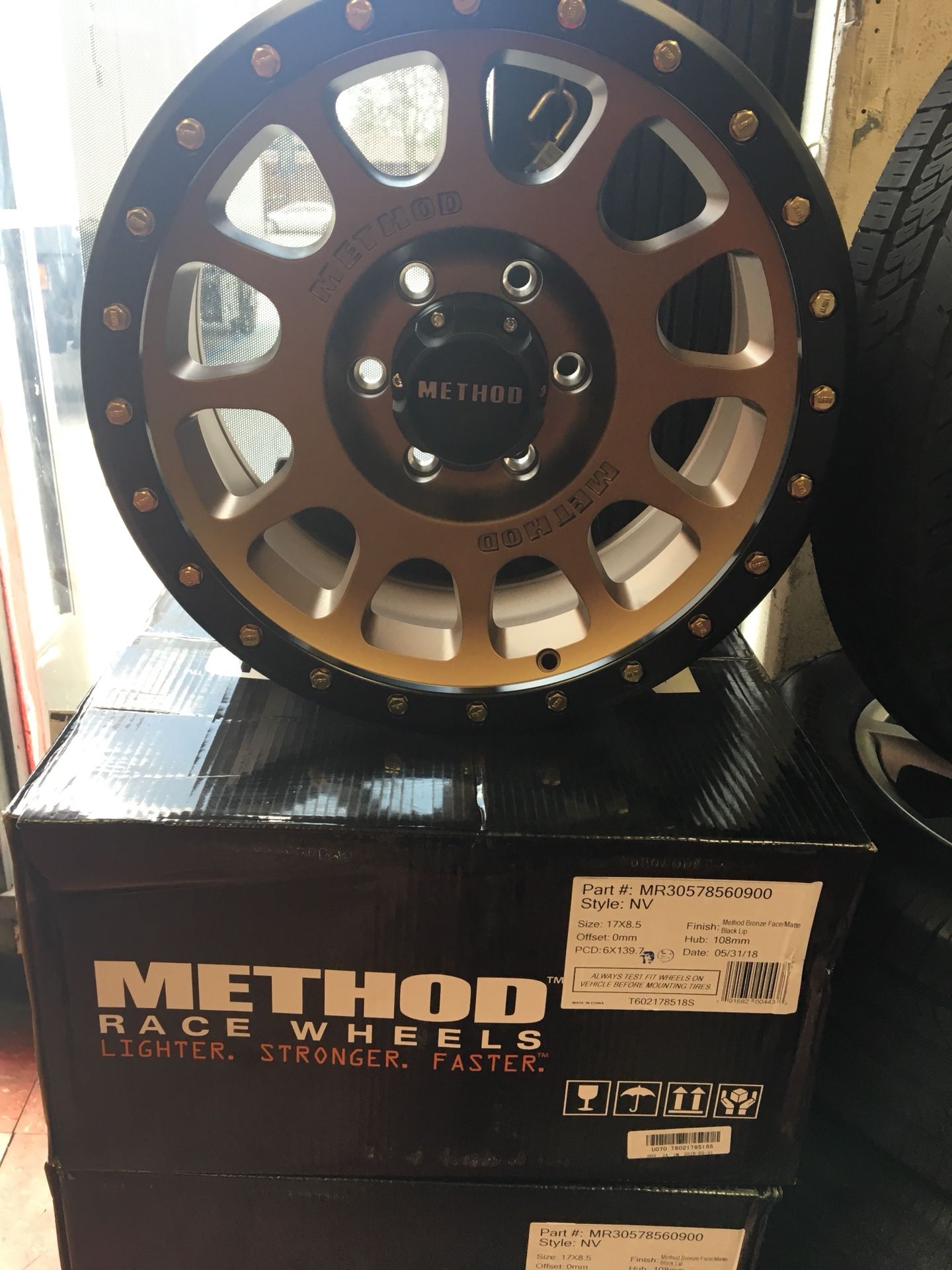Method NV305 17-8.5 zero offset 6-5.5 Fits Chevy trucks