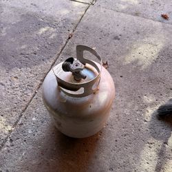 Gas tank