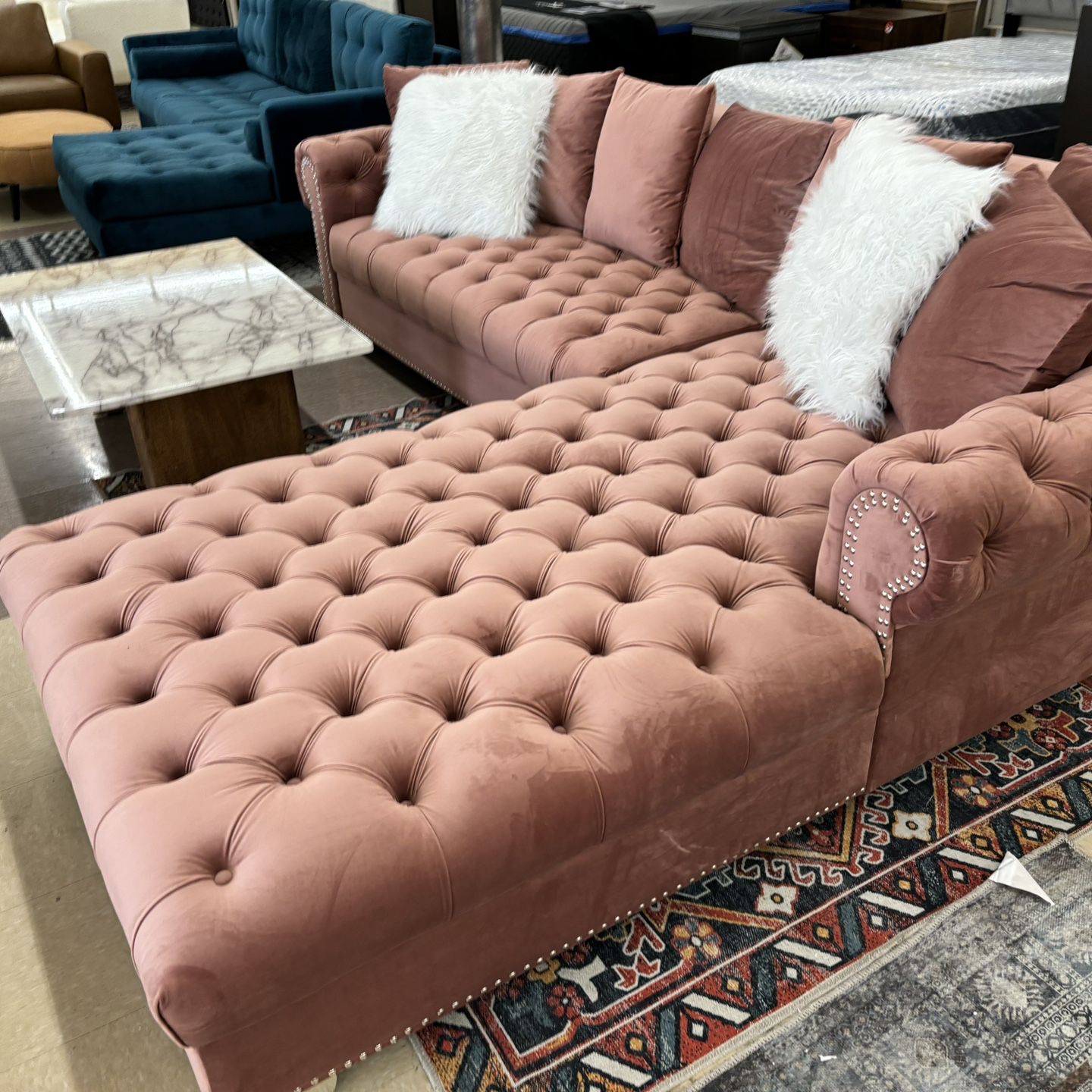 PINK LOVERS 🌸💐 Modern Tufted Pink Velvet Right Facing Chaise Sectional With Nailheads Pillows Included Next Day Delivery ❣️🫶🏻🥰😍😻