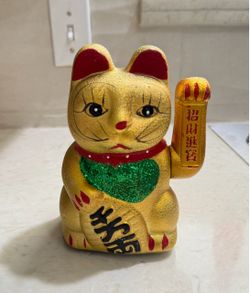 Gold plastic Maneki Neko Lucky Cat Figurine