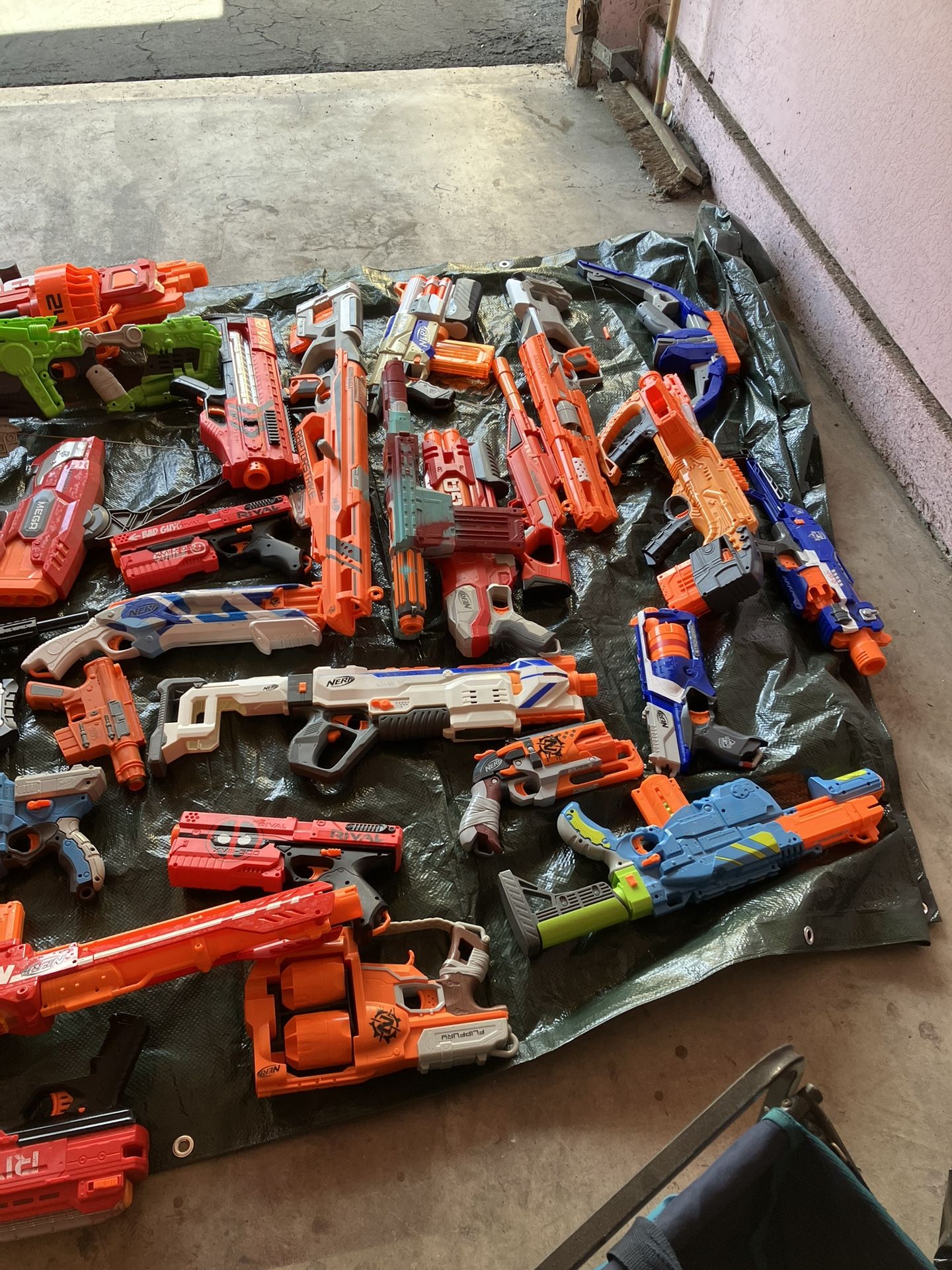 Lot of Nerf Guns- Great For Swap Meets!