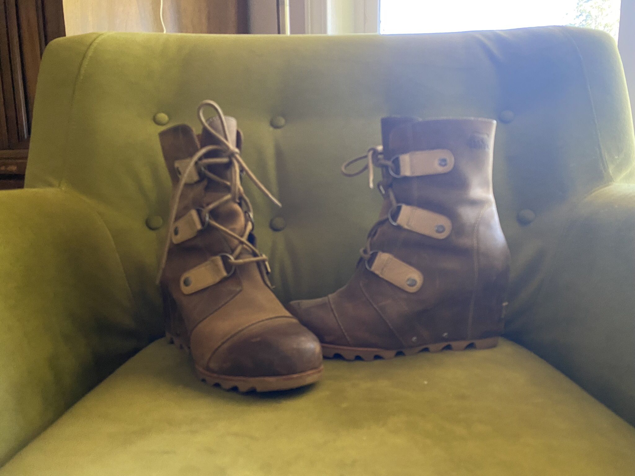 Sorel Joan Of Arc Wedge Boots - 8.5