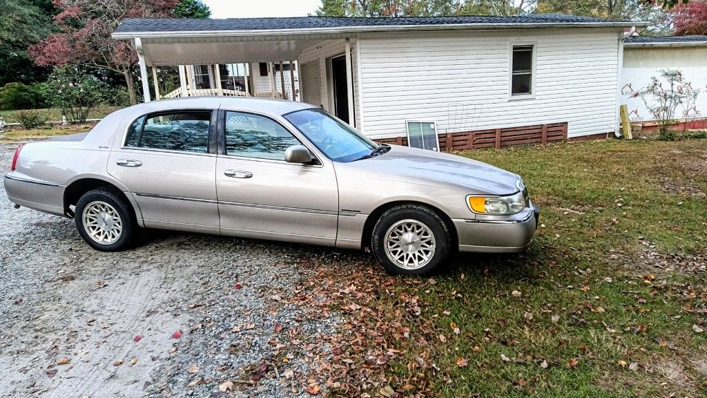 1999 Lincoln Town Car