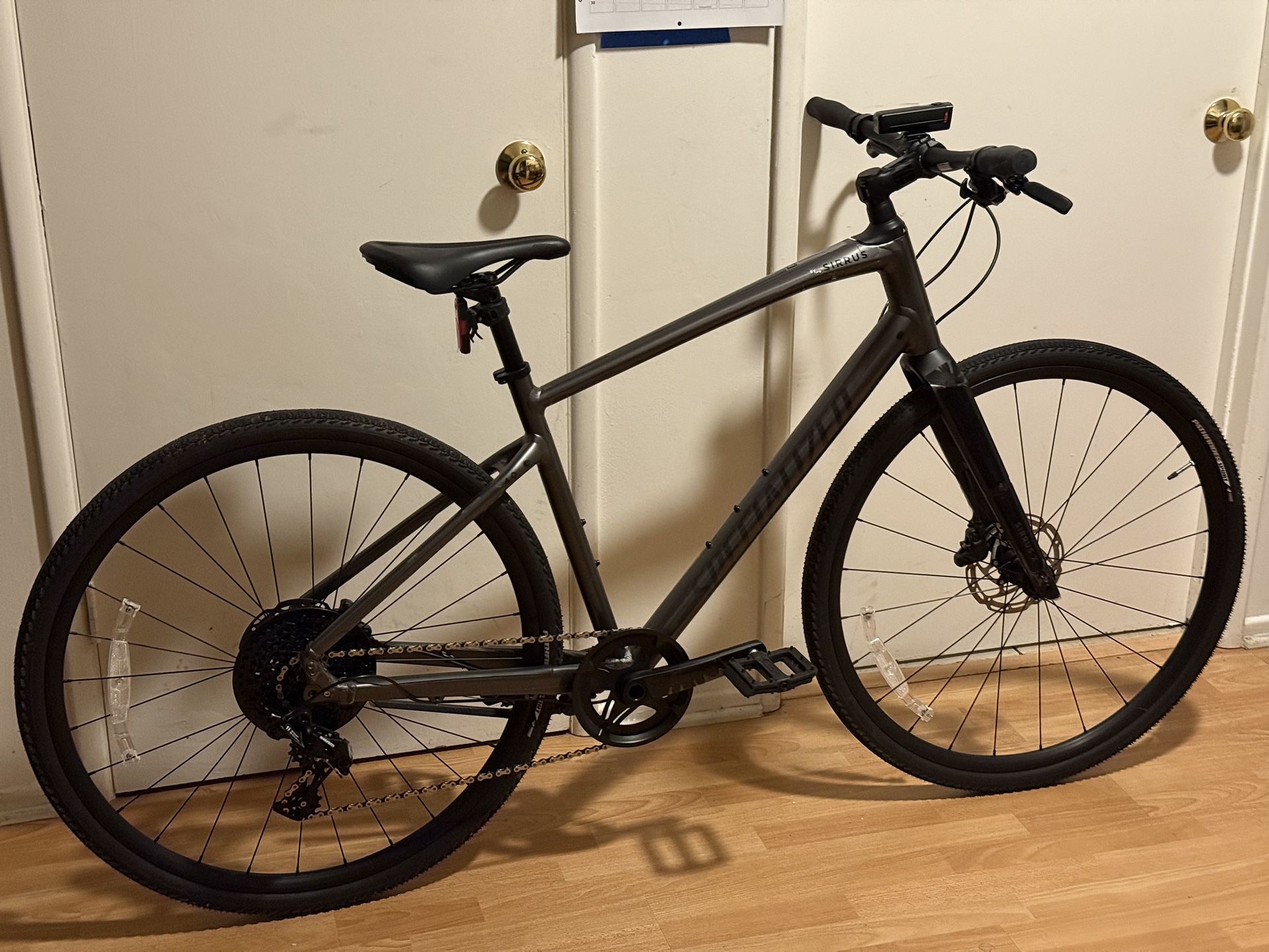 2024 SPECIALIZED SIRRUS X 4.0 - MINT. CONDITION