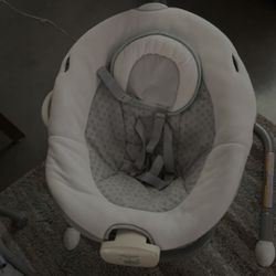 Graco Cozy Gray Baby Bouncer