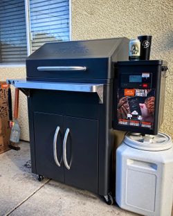 SILVERTON 620 PELLET GRILL (Free Delivery)