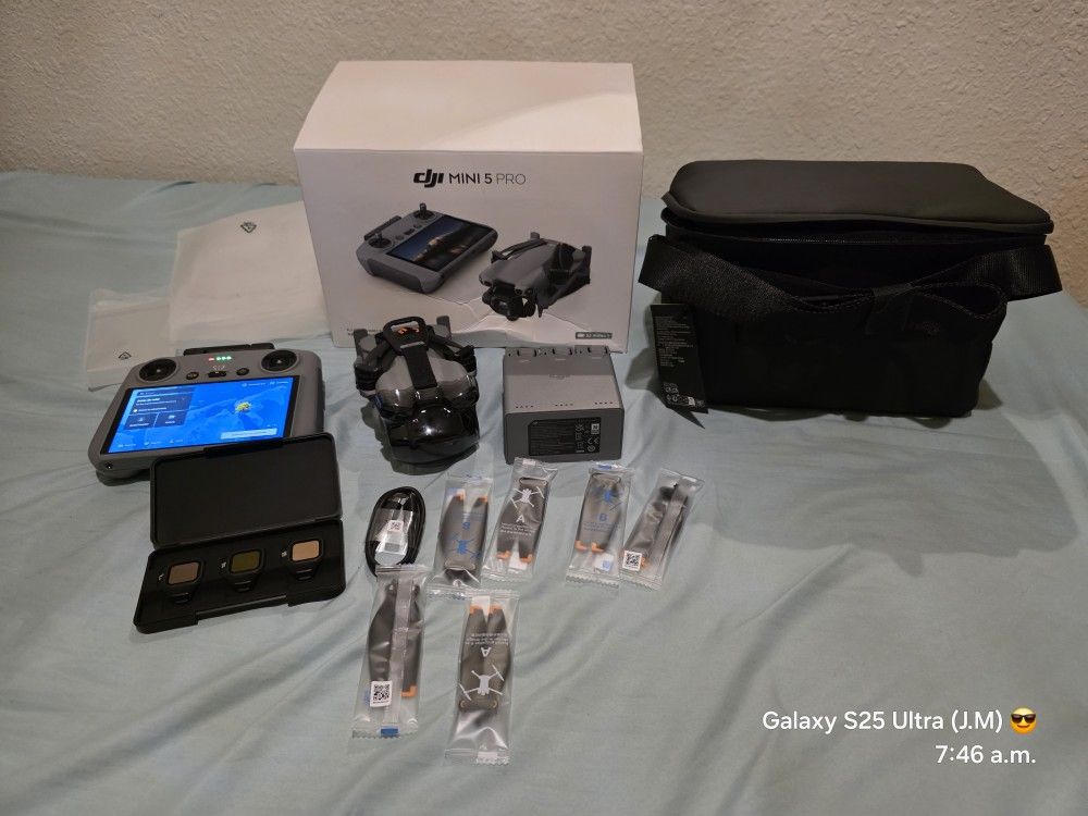 I'm selling a DJI Mini 5 Pro drone in excellent condition. 