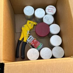 Rivet Gun With Assorted Pieces