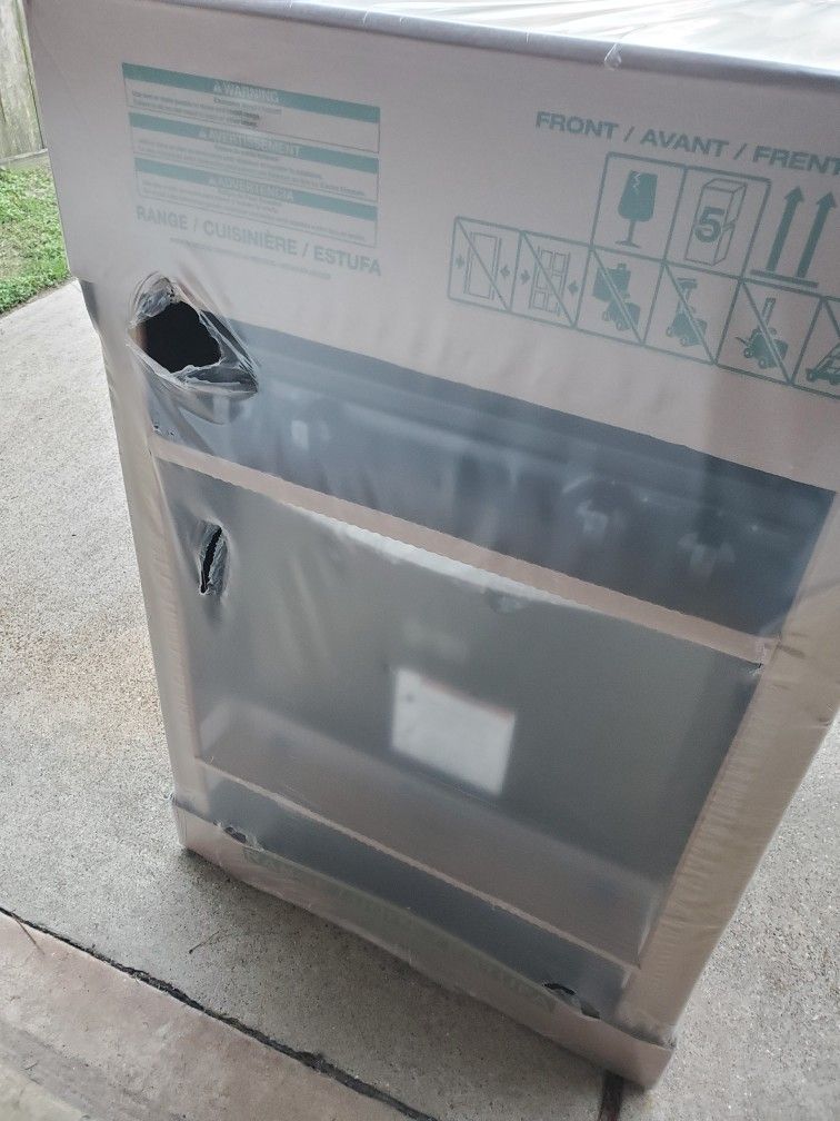 Brand New Still In Package Whirlpool Range 4 Burner Model Wfg320mobs3