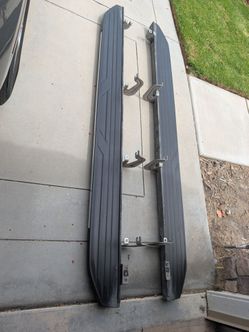 Chevrolet Suburban steps