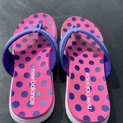 Girls Size 2 New Balance Flip Flop