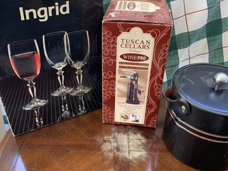 Set of wine glasses, Wine bottle cork remover And ice bucket