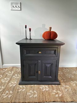 Gorgeous  MCM nightstand side table in cracked pepper paint modern