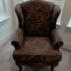 Elegant Traditional Accent Chair – New