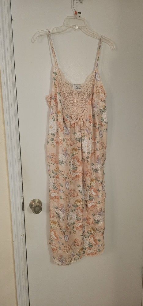 Floral Lace Nightgown , Vintage