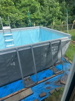 Intex Pool 8 x 19 with legs, pump filter and ladder