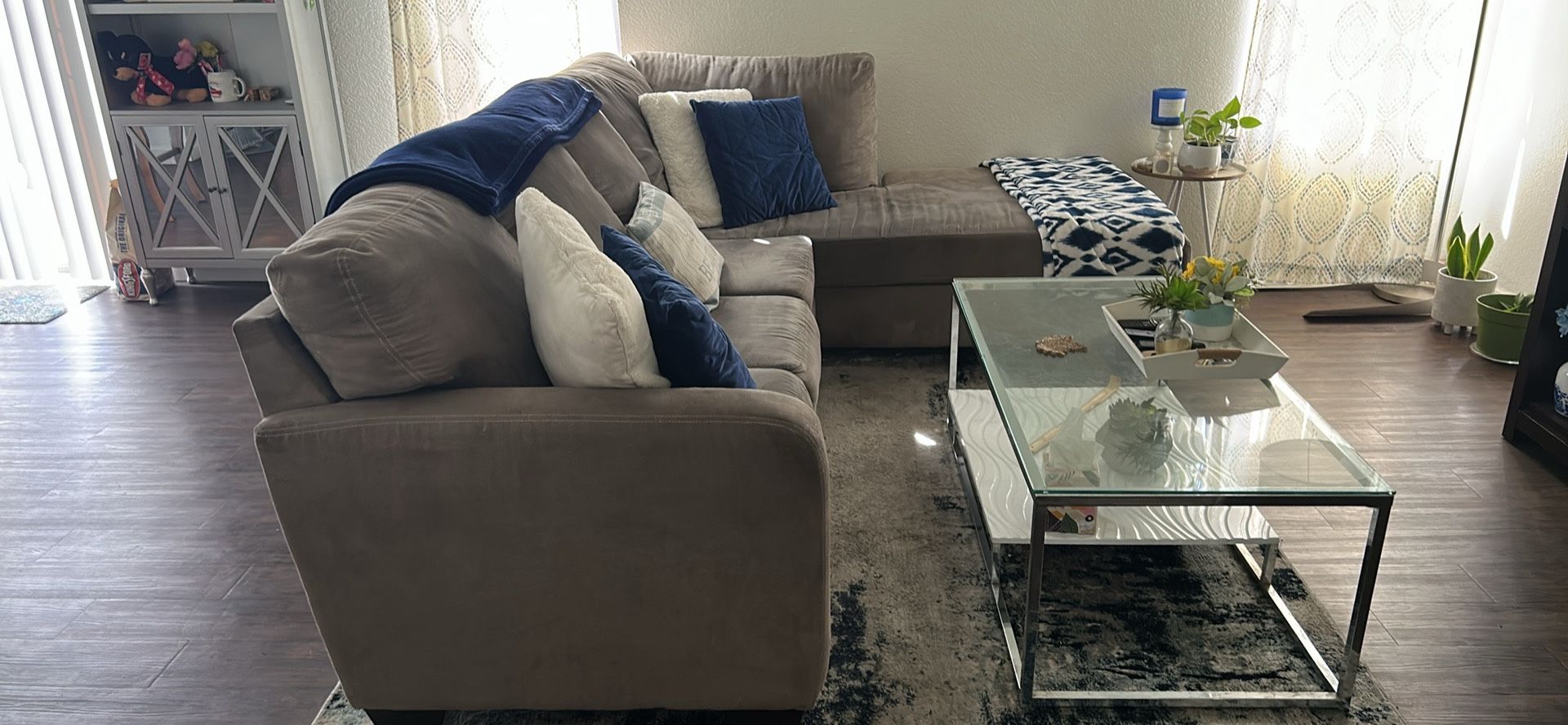 Cozy Gray Sectional With Chaise. 