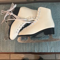 American Athletic Girls' Figure Ice 235 Skates, Size 6. 001(contact info removed)