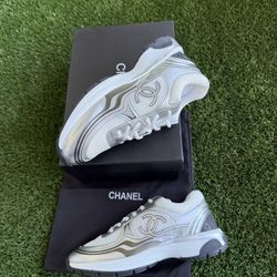 Chanel CC logo sneaker white