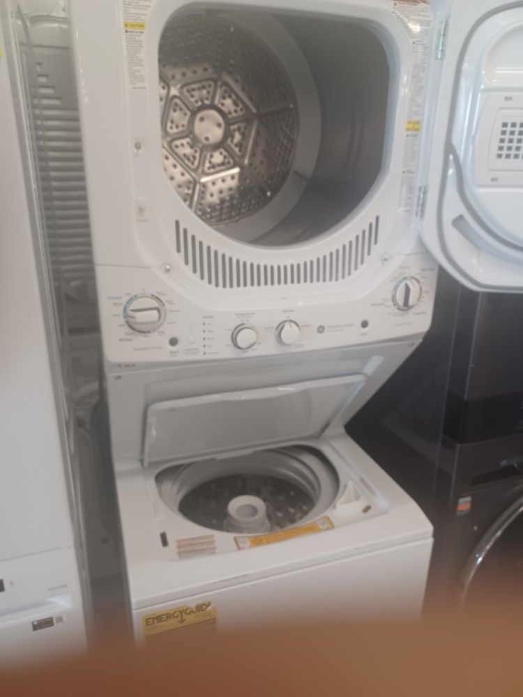 Whirlpool, 24 inch stock combination.Washer dryer works good 6 month warranty.I fixed the sales stack washers and dryers