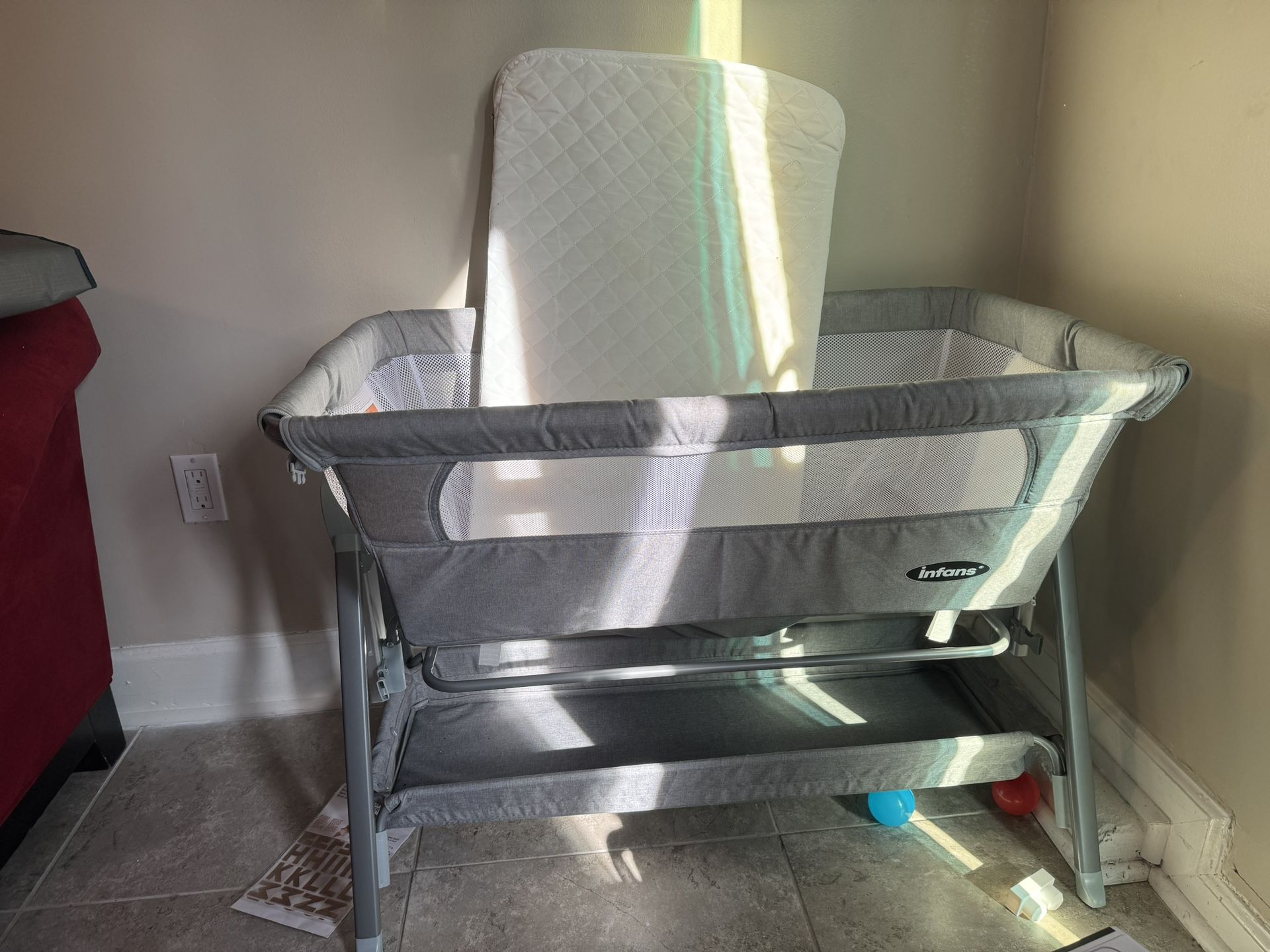 Infans Bedside Bassinet
