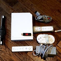 Loaded Wii With Cables And Games