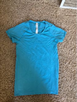 Lululemon size 6 swiftly tech short sleeve