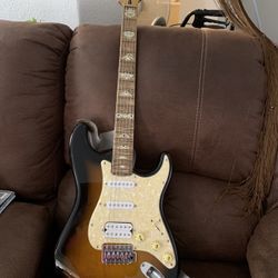 Vendemos Este Bajo  en Buenas Condiciones muy bien cuidado, Trae Su  estuche Pedimos Solamente   $ 300